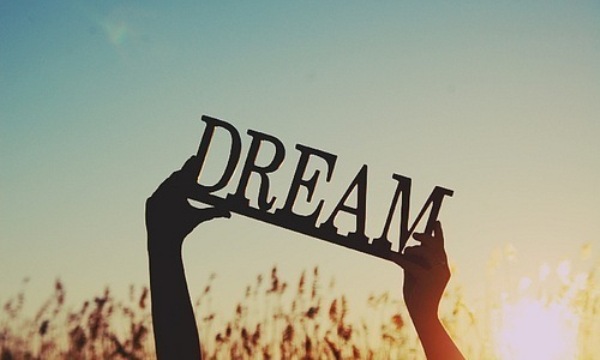 suena_con_los_pies_en_la_tierra